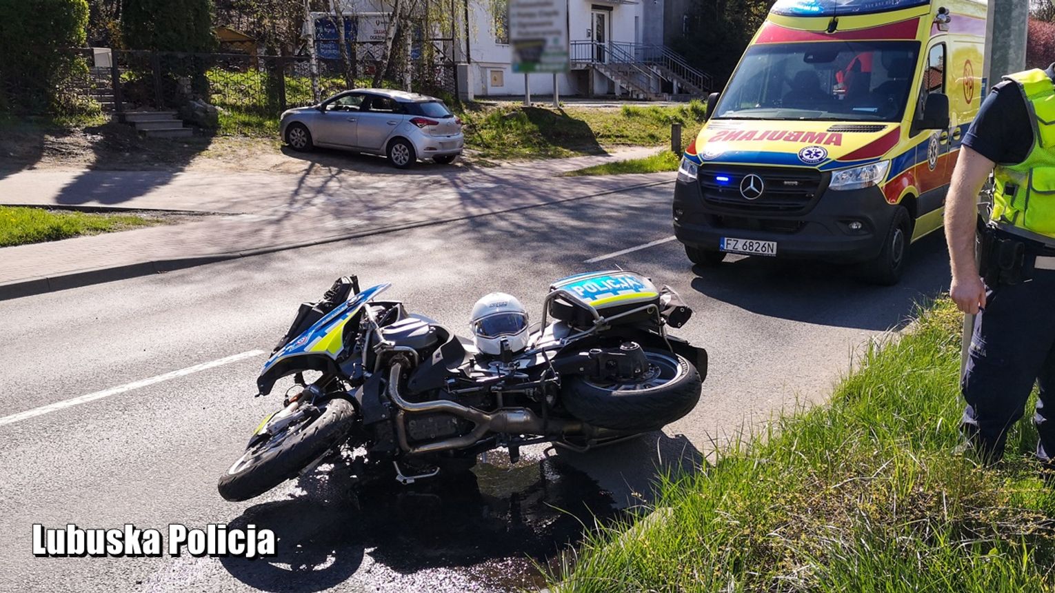 Gorz W Wypadek Na Motocyklu Policjant Dozna Wielu Obra E Zdj Cia