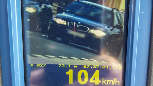 104 km/h w terenie zabudowanym. Policjanci natychmiast zatrzymali kierowcę