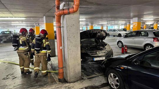 Akcja służb w centrum Gorzowa. Ewakuowano klientów i pracowników