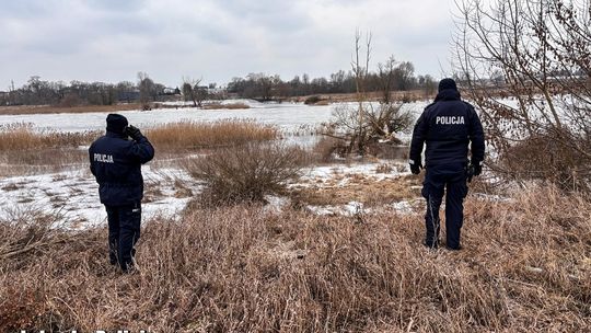 Akcja w Gorzowie trwa od niedzieli. Nowe ustalenia i sprzęt na zamarzniętej rzece