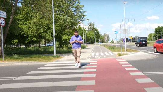 Apel gorzowskiej policji: schowaj telefon