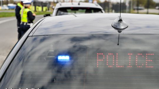 Brutalny atak na młodego mężczyznę. Sprawca ukrywał się na działkach