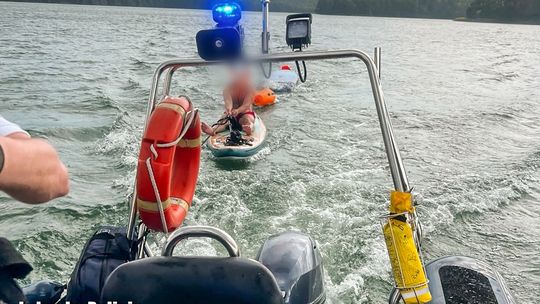Burza zaskoczyła wypoczywających nad wodą. Potrzebna była pomoc służb
