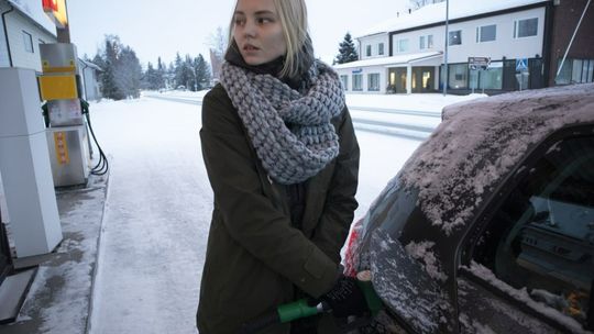 Ceny paliw. Zachód odcina się od ropy z Rosji. Co się wydarzy na stacjach?