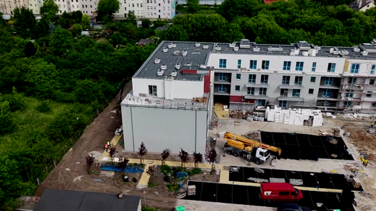 Chodniki, parkingi i wykończenia. Tak zmienia się inwestycja GTBS
