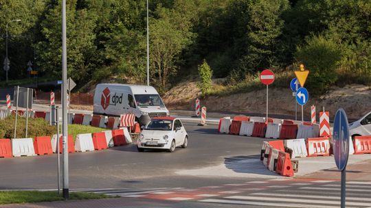 Ciężki sprzęt wjeżdża na budowę. Startuje I etap Północnej Obwodnicy