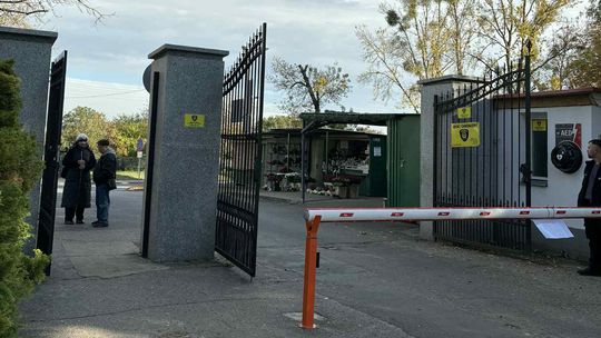 Cmentarz przy Żwirowej zamknięty dla samochodów. Zmiany przed 1 listopada