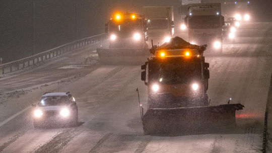 Czekają nas śliskie drogi? Sól drogowa na wagę złota