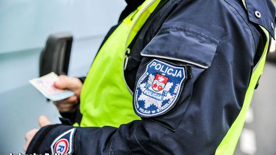 Cztery zakazy, przekroczenie prędkości i podawanie fałszywych danych - policjanci zatrzymali drogowego recydywistę