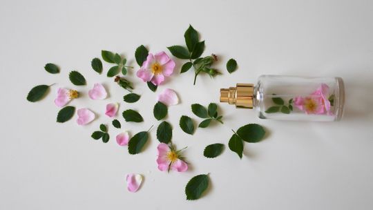 Czy francuskie perfumy damskie to wciąż synonim elegancji?