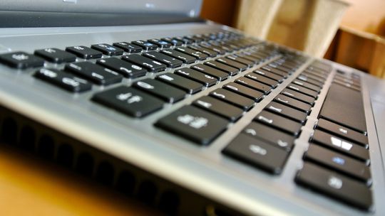Dlaczego laptop się zawiesza? Przyczyny i sposoby rozwiązania problemu