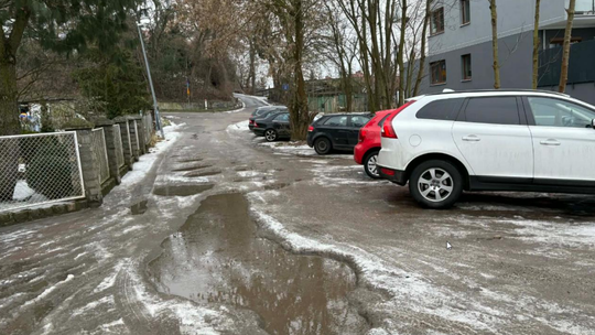 Droga w fatalnym stanie. Mieszkańcy pytają o inwestycje