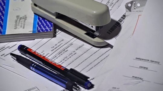 Fikcyjne faktury i pozorne usługi. KAS ujawnia wielomilionowy proceder