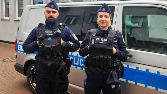 Gdy liczyły się sekundy, nie zawiedli. Policjanci uratowali poparzoną 1,5-roczną dziewczynkę