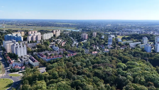 Głupie zabawy dzieci na jednym z gorzowskich osiedli