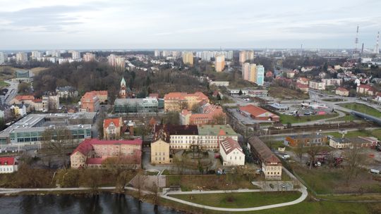 Gorzów. Bezdomni zorganizowali sobie imprezę na klatce schodowej