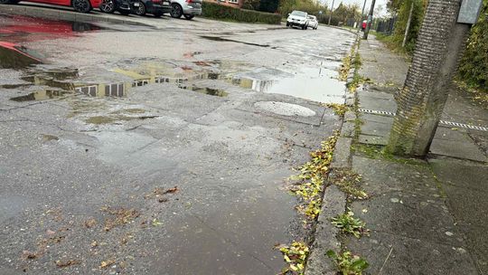 Gorzów: część ulicy wyremontowana, reszta w fatalnym stanie Gorzów: część ulicy wyremontowana, reszta w fatalnym stanie