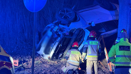 Gorzów. Dramatyczny wypadek na rondzie Barlineckim. Kobieta uwięziona w samochodzie