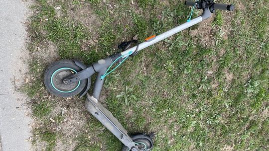 Groźny wypadek na hulajnodze. Policja ujawnia, co mogło zwiększyć ryzyko