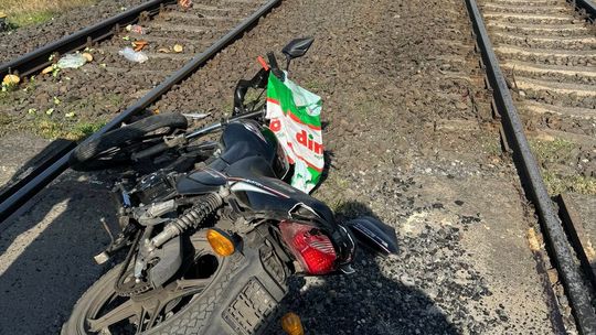 Groźny wypadek na przejeździe kolejowym w regionie. Interweniowały służby