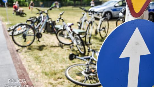 Incydent na ścieżce rowerowej. Uwaga na zachowanie odległości i manewr