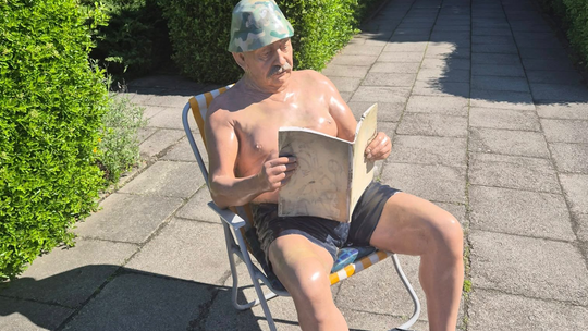 Janusz Gorzowski nie wróci jeszcze na bulwar. Rzeźba trafiła do pracowni artystek