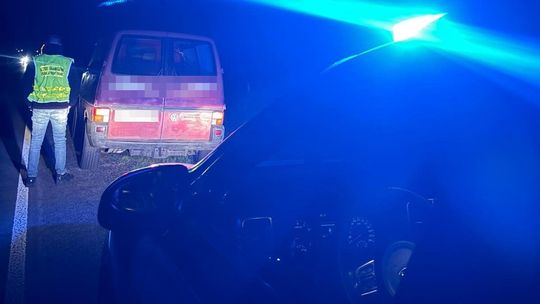 Jechał całą szerokością drogi. Funkcjonariusze od razu zareagowali Jechał całą szerokością drogi. Funkcjonariusze od razu zareagowali