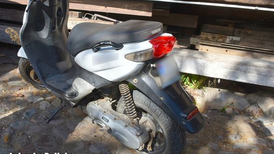 Jechał skuterem i wpadł podczas kontroli. Policjanci szybko odkryli kolejne problemy