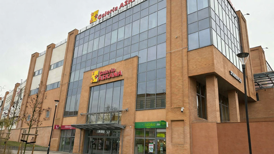 Jeden ze sklepów zakończył działalność. Na razie nie wiadomo, co powstanie w tym miejscu