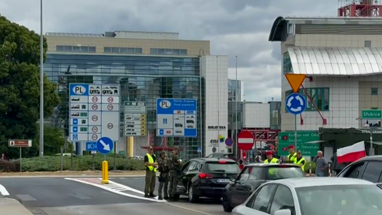 Jedna walizka może postawić na nogi wszystkie służby