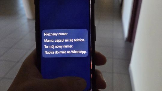 Jedna wiadomość może kosztować tysiące złotych. Oszuści wykorzystują wakacyjne wyjazdy