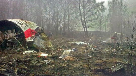 Jest druga część kontrowersyjnego podręcznika do HIT-u. A w niej katastrofa smoleńska