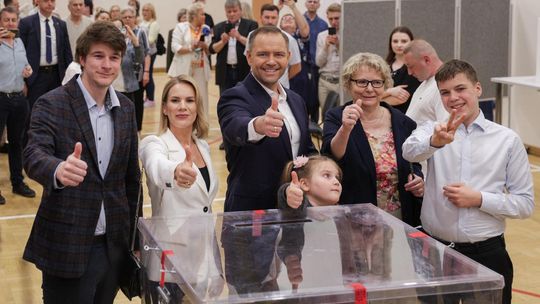 Karol Nawrocki wygrywa wybory prezydenckie 2025. Minimalna różnica głosów