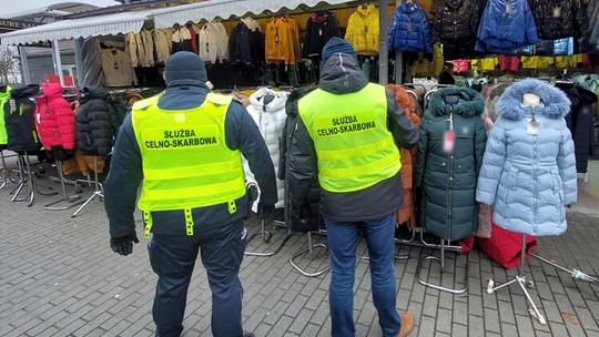 KAS uderza w handel podróbkami: Akcja na bazarach w Słubicach, Kostrzynie i Łęknicy