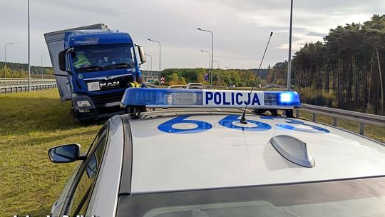 Kierowca ciężarówki próbował zawrócić na węźle. Mandat 2000 zł i 15 punktów karnych