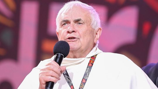 „Kłamstwa i nienawiść w katolickich mediach”. Mocny apel o. Wiśniewskiego