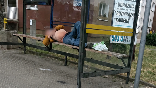 Kloszardzi coraz śmielej zajmują przestrzeń publiczną? Mieszkańcy alarmują