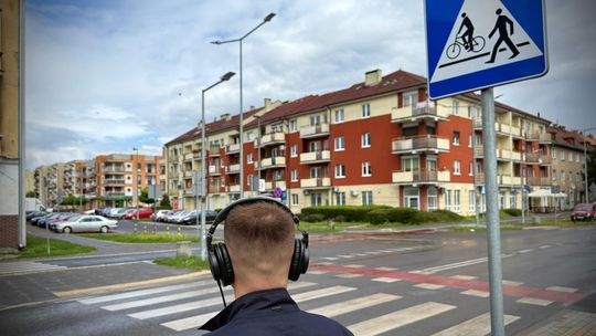 Kodeks drogowy mówi jasno: ostrożność obowiązuje każdego – nawet ze słuchawkami