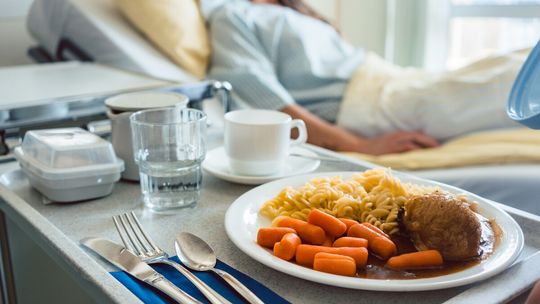 Koniec z „Dobrym posiłkiem w szpitalach”. Powrót do przeszłości Koniec z „Dobrym posiłkiem w szpitalach”. Powrót do przeszłości