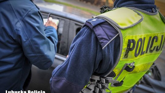 Kryzys emocjonalny i zagubiony w lesie: podwójna interwencja policji