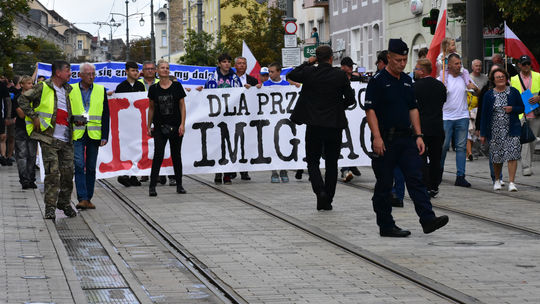 Marsz przeciwko imigrantom w Gorzowie – setki uczestników