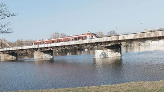 Tragedia na torach. Mężczyzna został potrącony przez pociąg