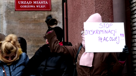 Miasto odpowiada na petycję pracowników oświaty. Zmiany w wynagrodzeniach pozostają w mocy