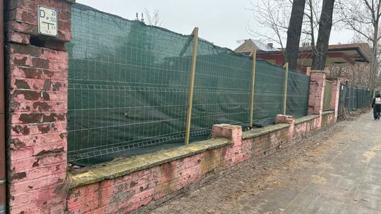 Mieszkańcy bali się o bezpieczeństwo. Po tej interwencji ogrodzenie zostało usunięte