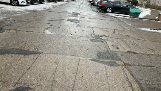 Mieszkańcy mają dość. Kiedy ruszy remont tej ulicy?