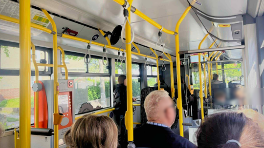 Mieszkańcy skarżą się na bezdomnych. „Wejść i nie zwymiotować to cud”