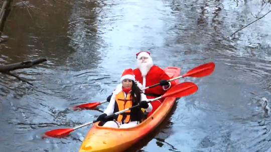 Mikołaj w kajaku już nikogo nie dziwi