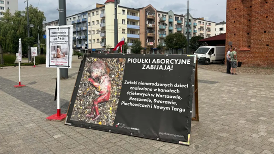 Modlitwa przed katedrą w Gorzowie. Pod koniec października odbędzie się kolejne zgromadzenie