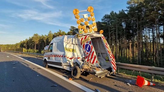 Mogło dojść do tragedii. Bus został kompletnie zniszczony