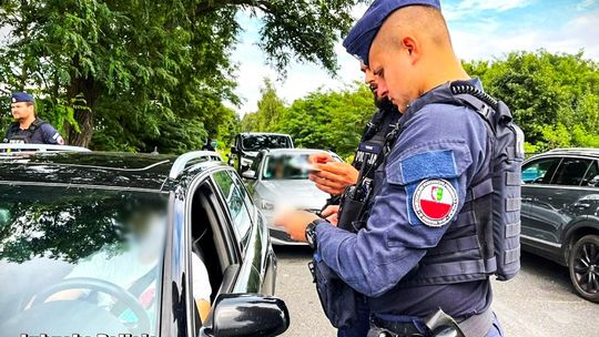 Nie wszyscy jechali na trzeźwo. Policjanci rozdali już pierwsze mandaty